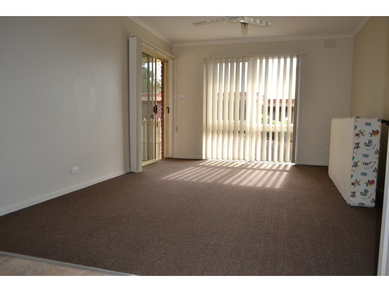 13 Zina Grove, Mooroolbark VIC 3138