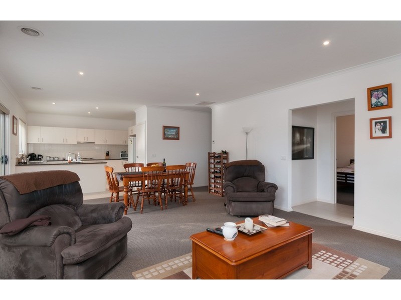 4/5 Forest Way, Kilsyth VIC 3137