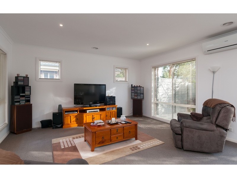 4/5 Forest Way, Kilsyth VIC 3137