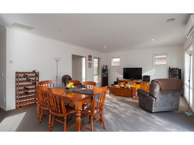 4/5 Forest Way, Kilsyth VIC 3137