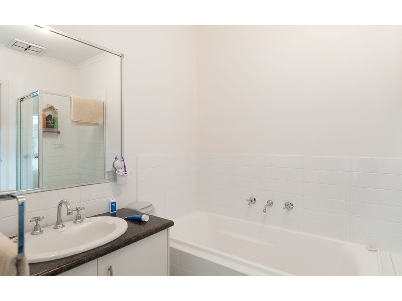 4/5 Forest Way, Kilsyth VIC 3137
