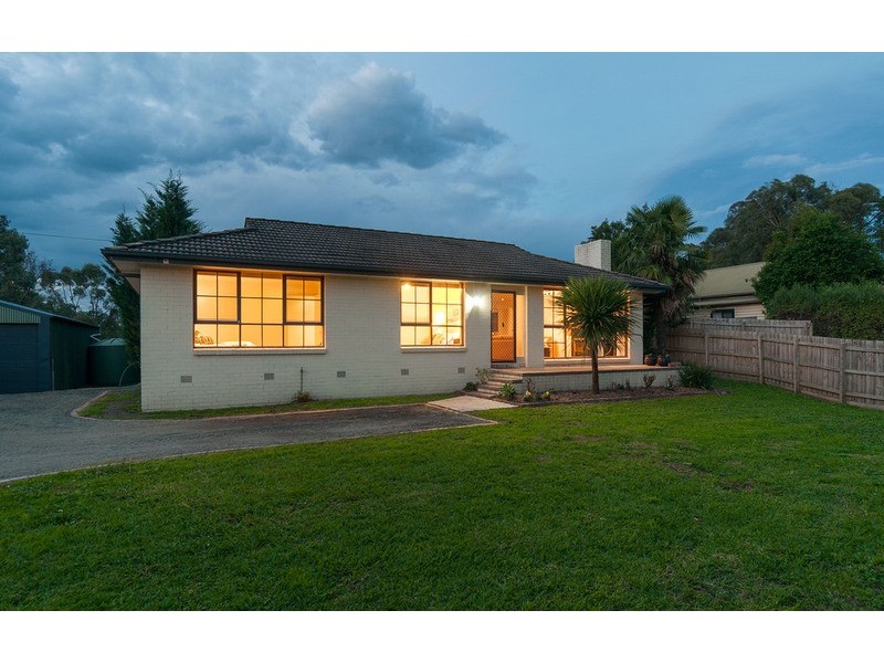 14 School Road, Seville VIC 3139