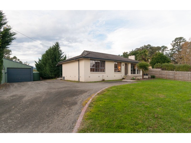 14 School Road, Seville VIC 3139
