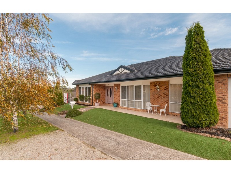 17 Neryl Court, Mooroolbark VIC 3138