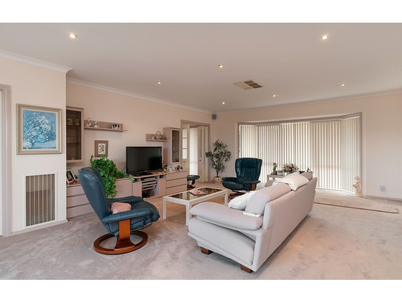 17 Neryl Court, Mooroolbark VIC 3138