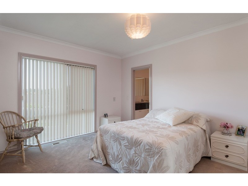 17 Neryl Court, Mooroolbark VIC 3138