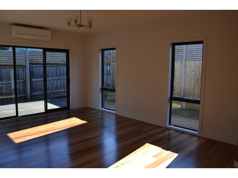 12a Dobell Place, Mooroolbark VIC 3138
