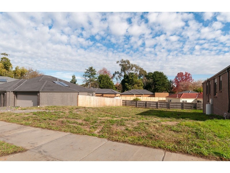 7 Tiverton Circuit, Mooroolbark VIC 3138