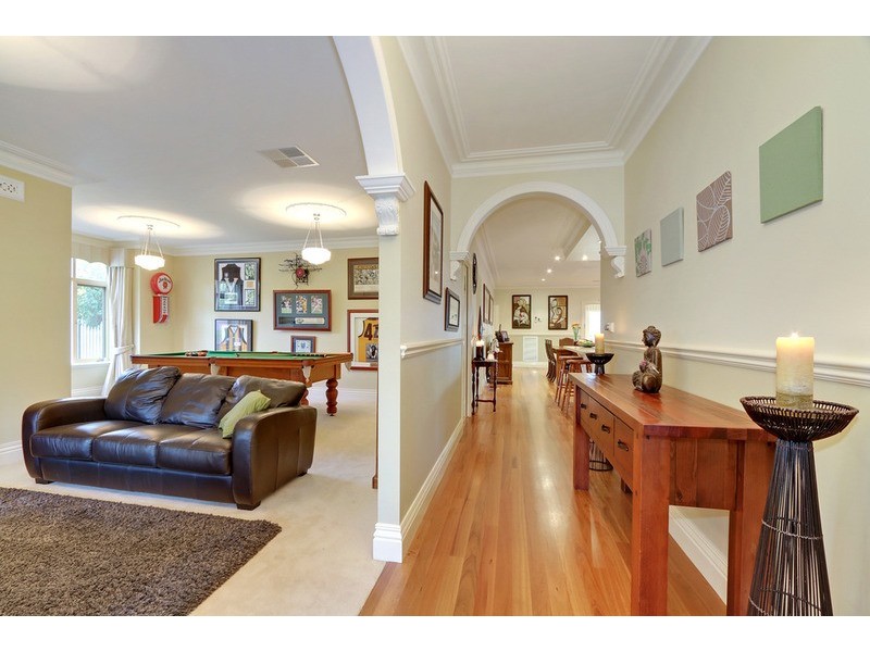 49 Valley Park Drive, Mooroolbark VIC 3138