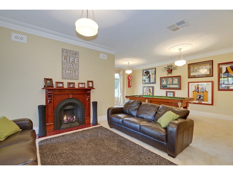 49 Valley Park Drive, Mooroolbark VIC 3138