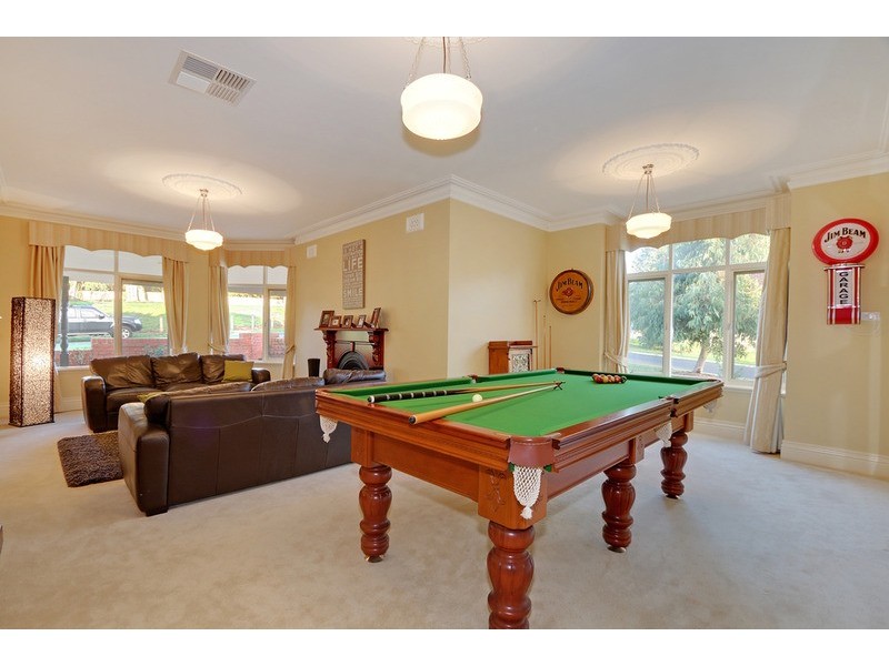 49 Valley Park Drive, Mooroolbark VIC 3138