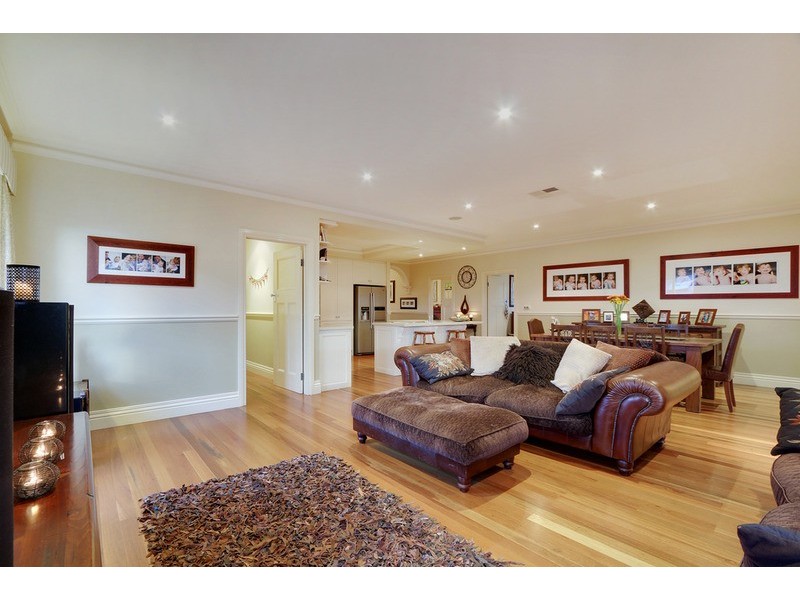 49 Valley Park Drive, Mooroolbark VIC 3138