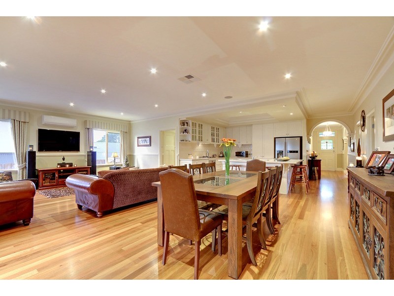 49 Valley Park Drive, Mooroolbark VIC 3138