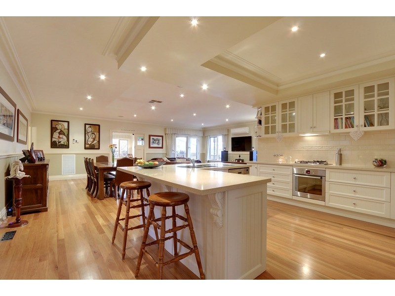 49 Valley Park Drive, Mooroolbark VIC 3138