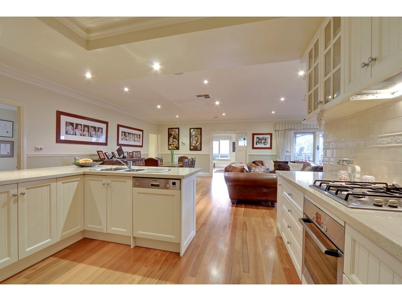 49 Valley Park Drive, Mooroolbark VIC 3138