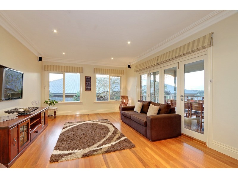 49 Valley Park Drive, Mooroolbark VIC 3138