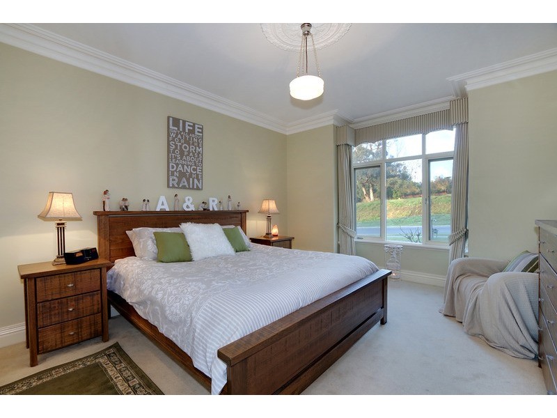 49 Valley Park Drive, Mooroolbark VIC 3138