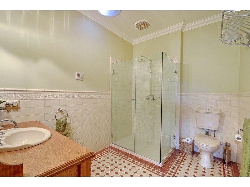 49 Valley Park Drive, Mooroolbark VIC 3138