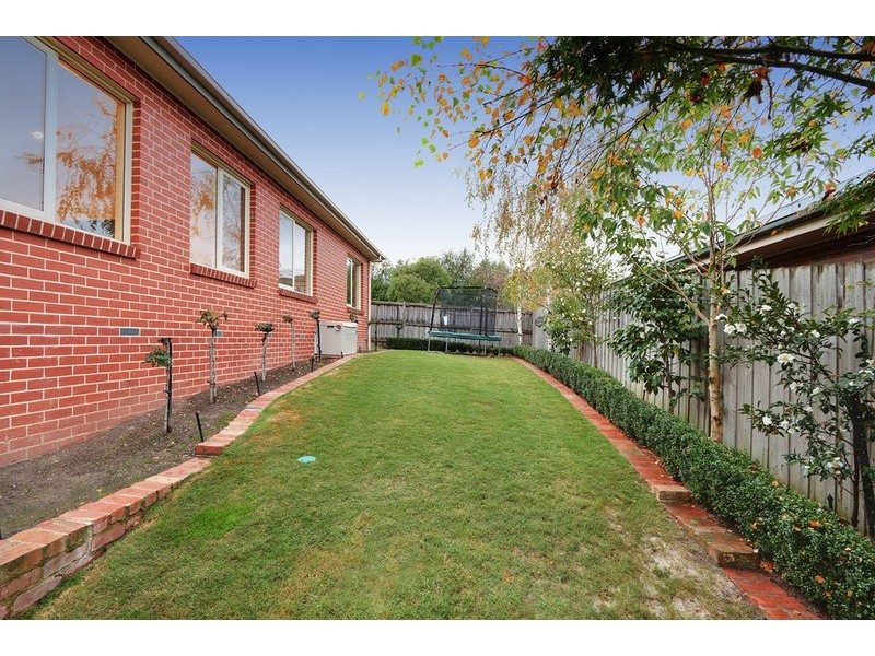 49 Valley Park Drive, Mooroolbark VIC 3138
