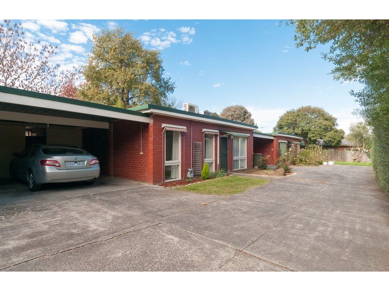 2/62 Surrey Road East, Croydon VIC 3136