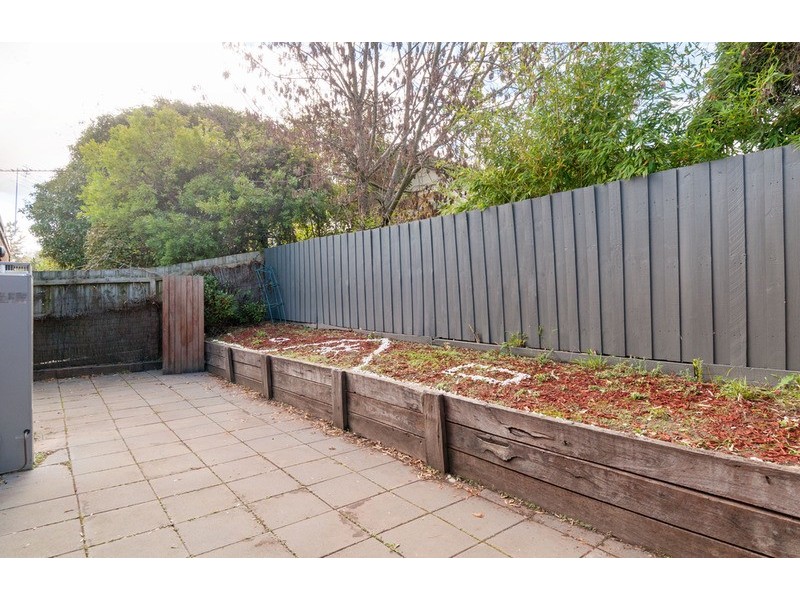 2/62 Surrey Road East, Croydon VIC 3136