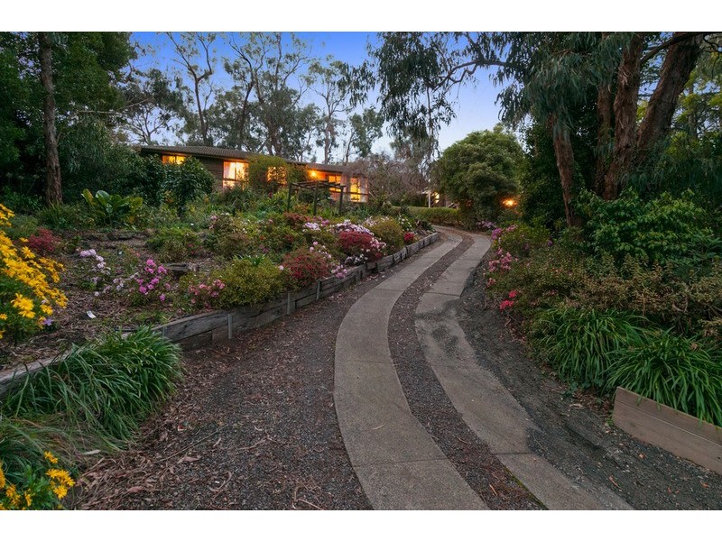 12 Braeside Drive, Launching Place VIC 3139
