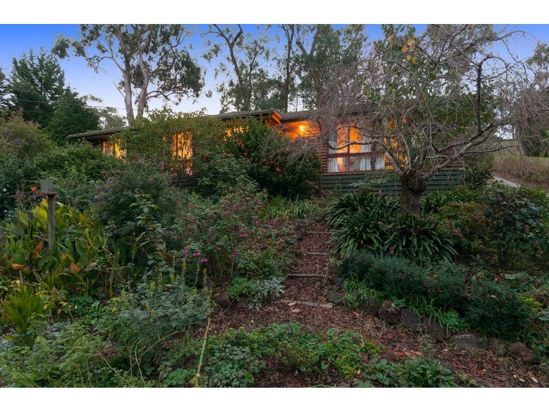 12 Braeside Drive, Launching Place VIC 3139