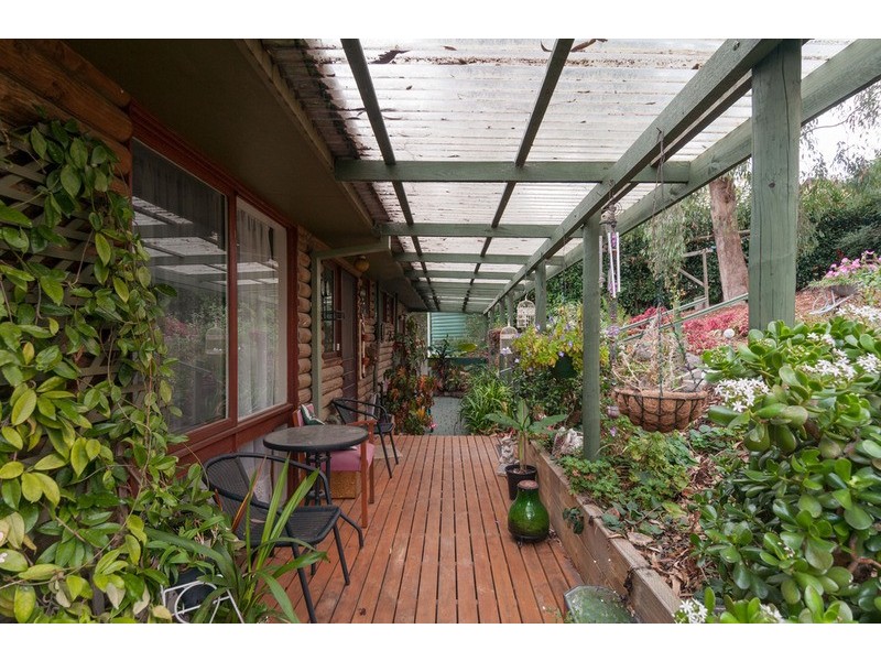 12 Braeside Drive, Launching Place VIC 3139
