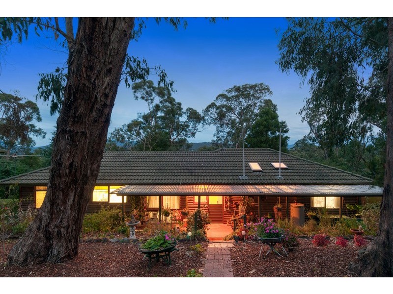 12 Braeside Drive, Launching Place VIC 3139