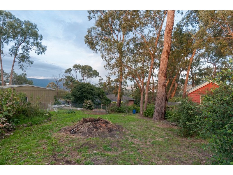 12 Braeside Drive, Launching Place VIC 3139