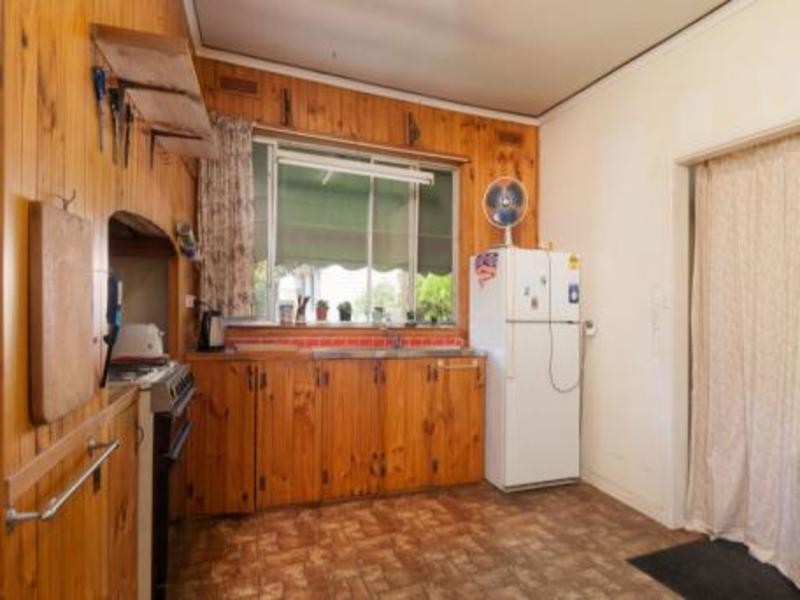 8 Caromar Street, Croydon VIC 3136