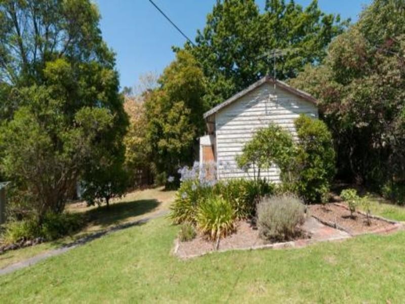 8 Caromar Street, Croydon VIC 3136