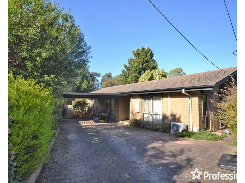 6 Nambour Drive, Mooroolbark VIC 3138