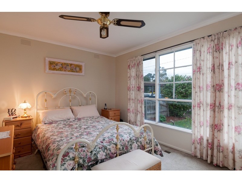 44 Longfellow Avenue, Mooroolbark VIC 3138