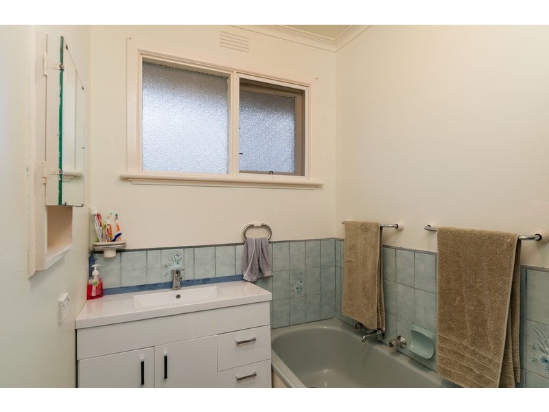 44 Longfellow Avenue, Mooroolbark VIC 3138