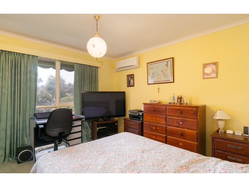 33 Swinburne Avenue, Mooroolbark VIC 3138