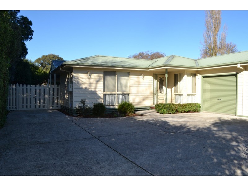 2/8 Morelle Court, Mooroolbark VIC 3138