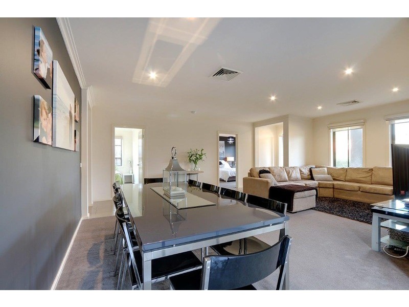 31 Valley Park Drive, Mooroolbark VIC 3138