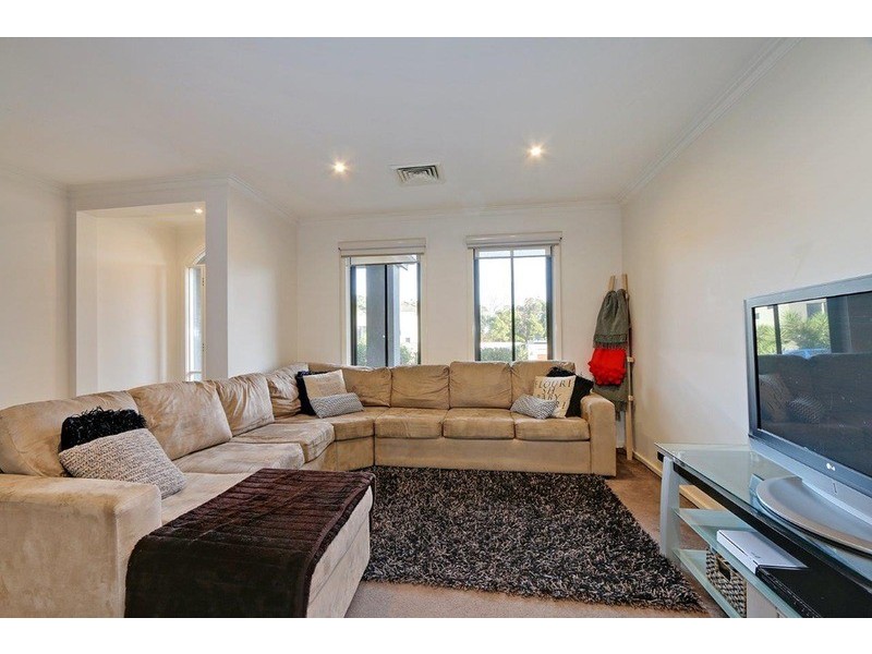 31 Valley Park Drive, Mooroolbark VIC 3138