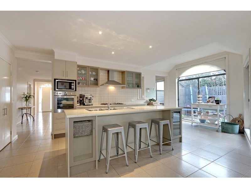 31 Valley Park Drive, Mooroolbark VIC 3138