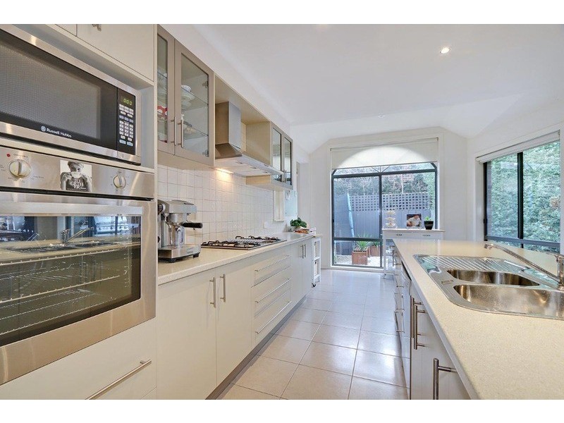 31 Valley Park Drive, Mooroolbark VIC 3138