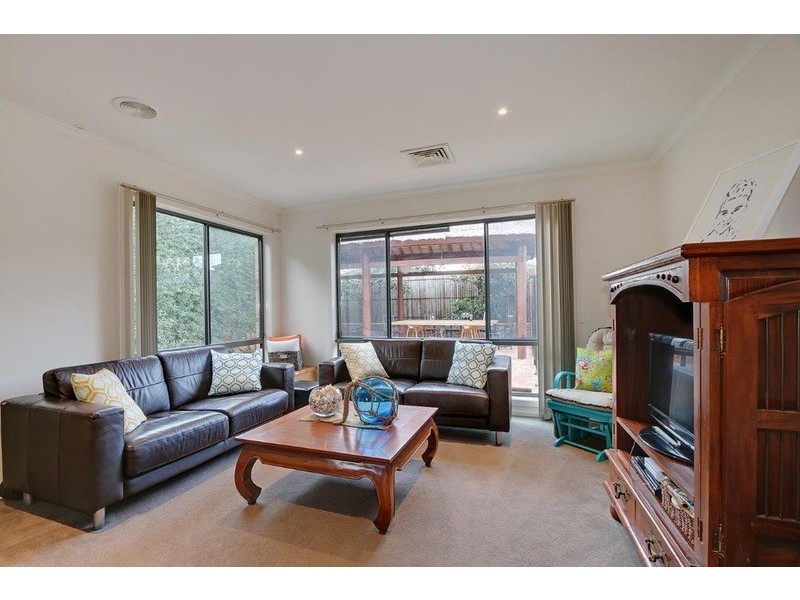 31 Valley Park Drive, Mooroolbark VIC 3138