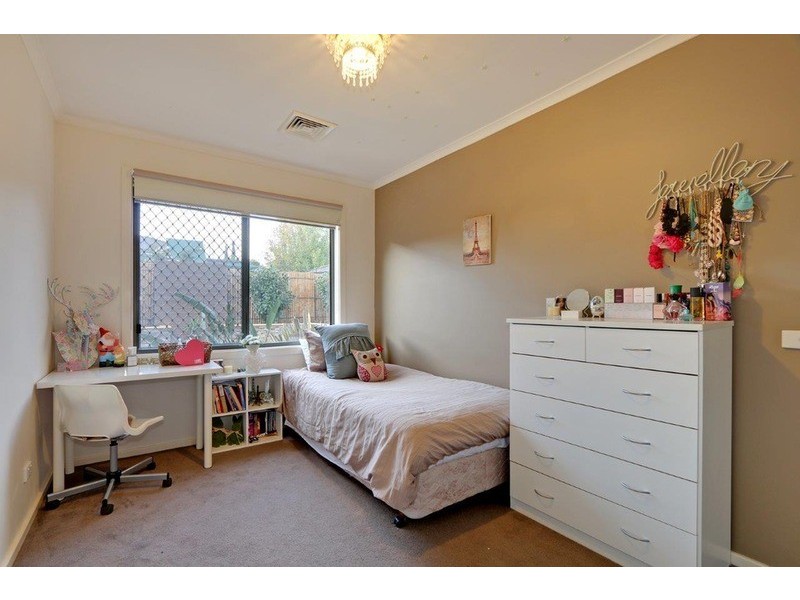 31 Valley Park Drive, Mooroolbark VIC 3138