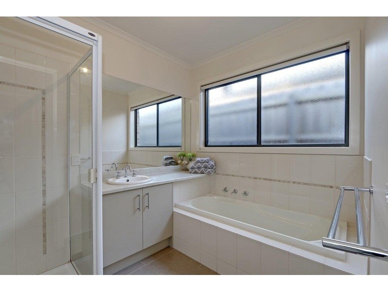 31 Valley Park Drive, Mooroolbark VIC 3138