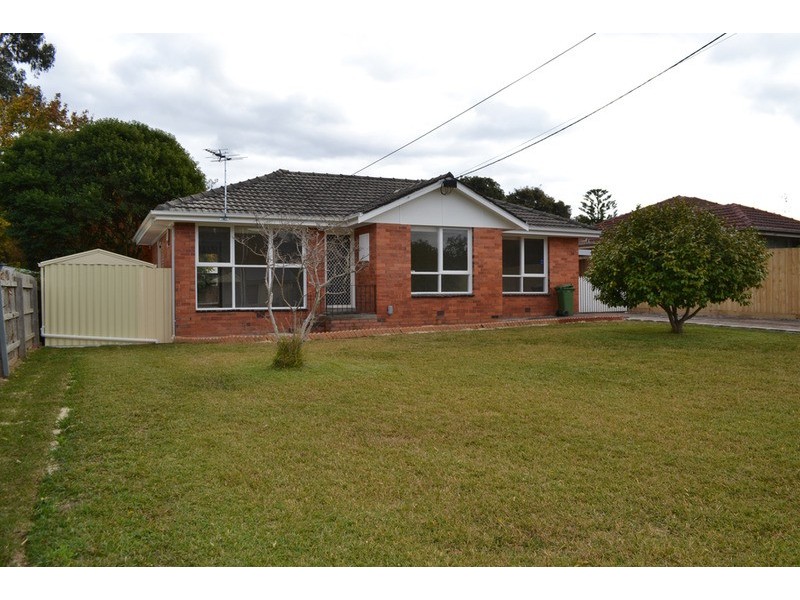 24 Shakespeare Avenue, Mooroolbark VIC 3138