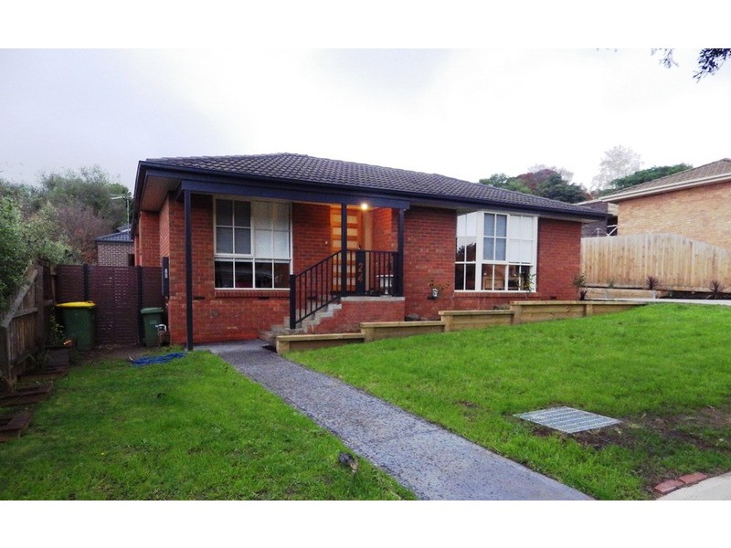 24 Chevalier Crescent, Mooroolbark VIC 3138