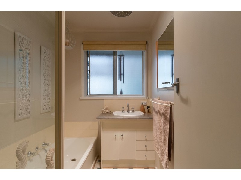 68 Dryden Concourse, Mooroolbark VIC 3138