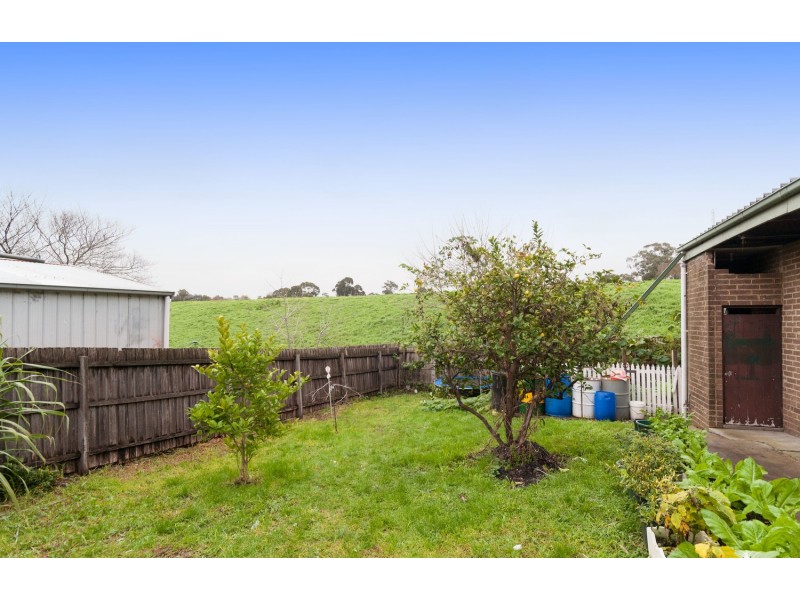 23 Meadowlark Lane, Mooroolbark VIC 3138