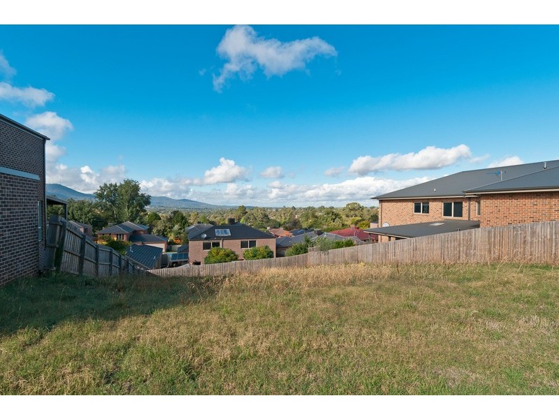 12 Huntly Avenue, Mooroolbark VIC 3138