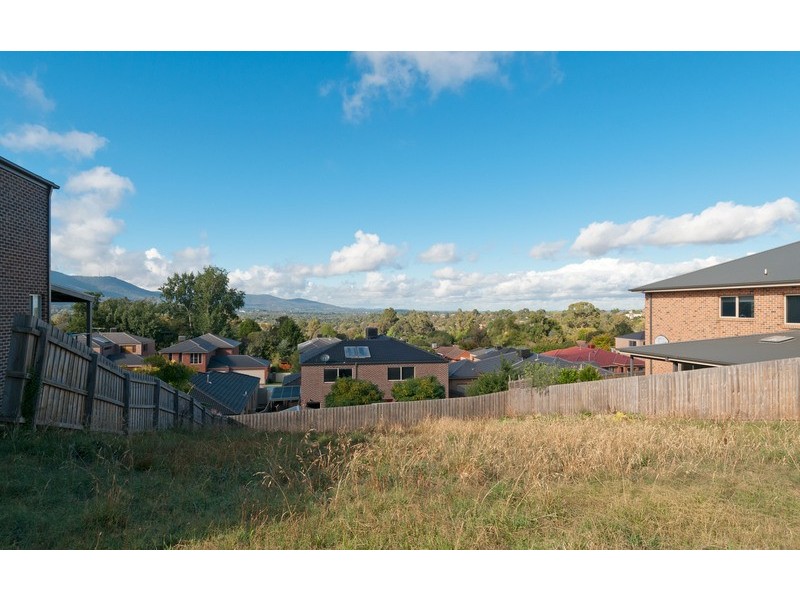 12 Huntly Avenue, Mooroolbark VIC 3138